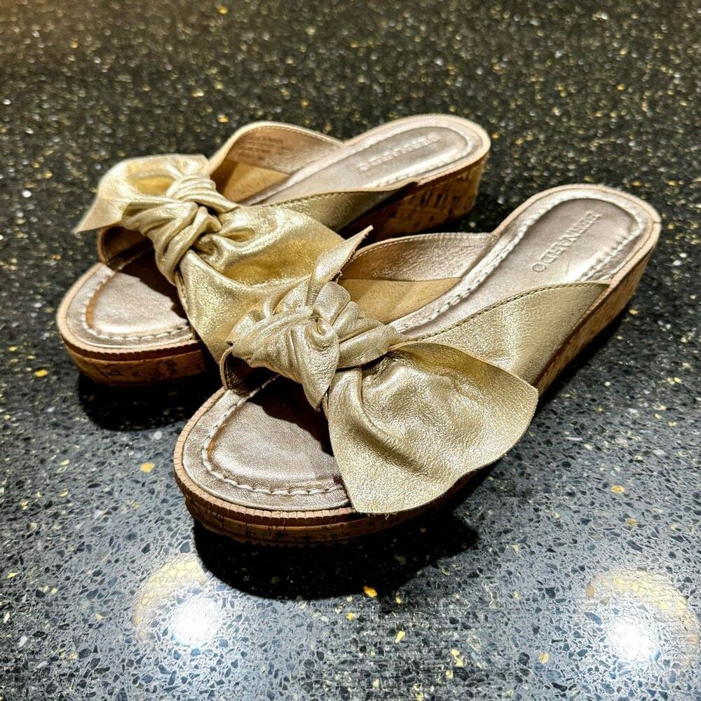 Bernardo by Anthropologie Petra Bow Slide Gold Metallic Sandals. Size 8.